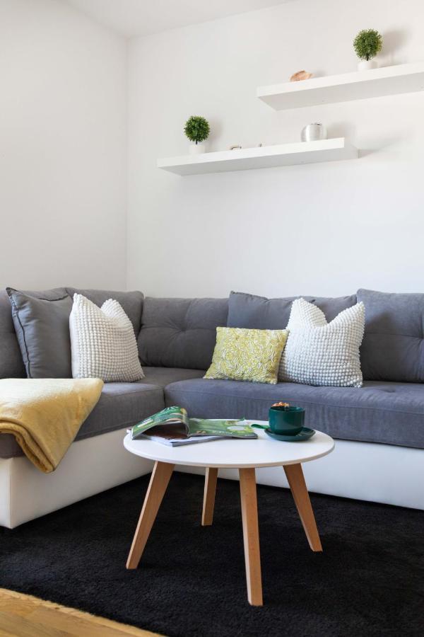 Spacious 2Bdr Apartment With A Cute Balcony Zagreb Extérieur photo